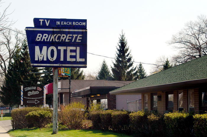 Brikcrete Motel - May 2003 Photo (newer photo)